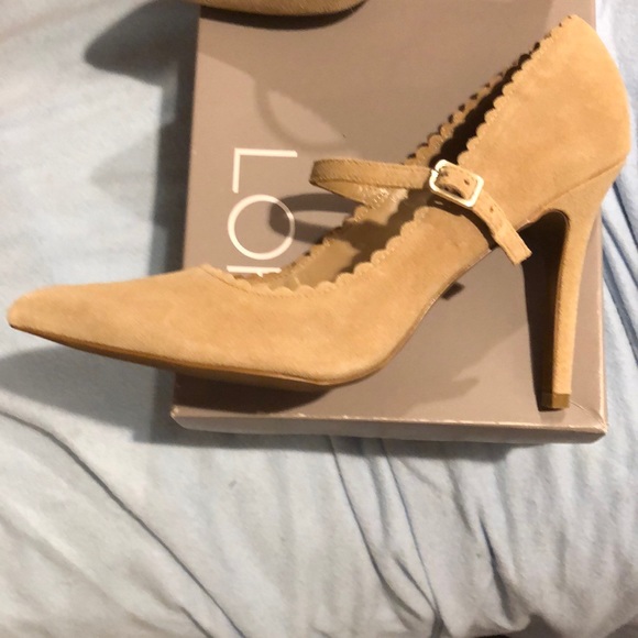 LOFT Shoes - NWT LOFT PAMELA SCALLOPED MARY JANE PUMPS